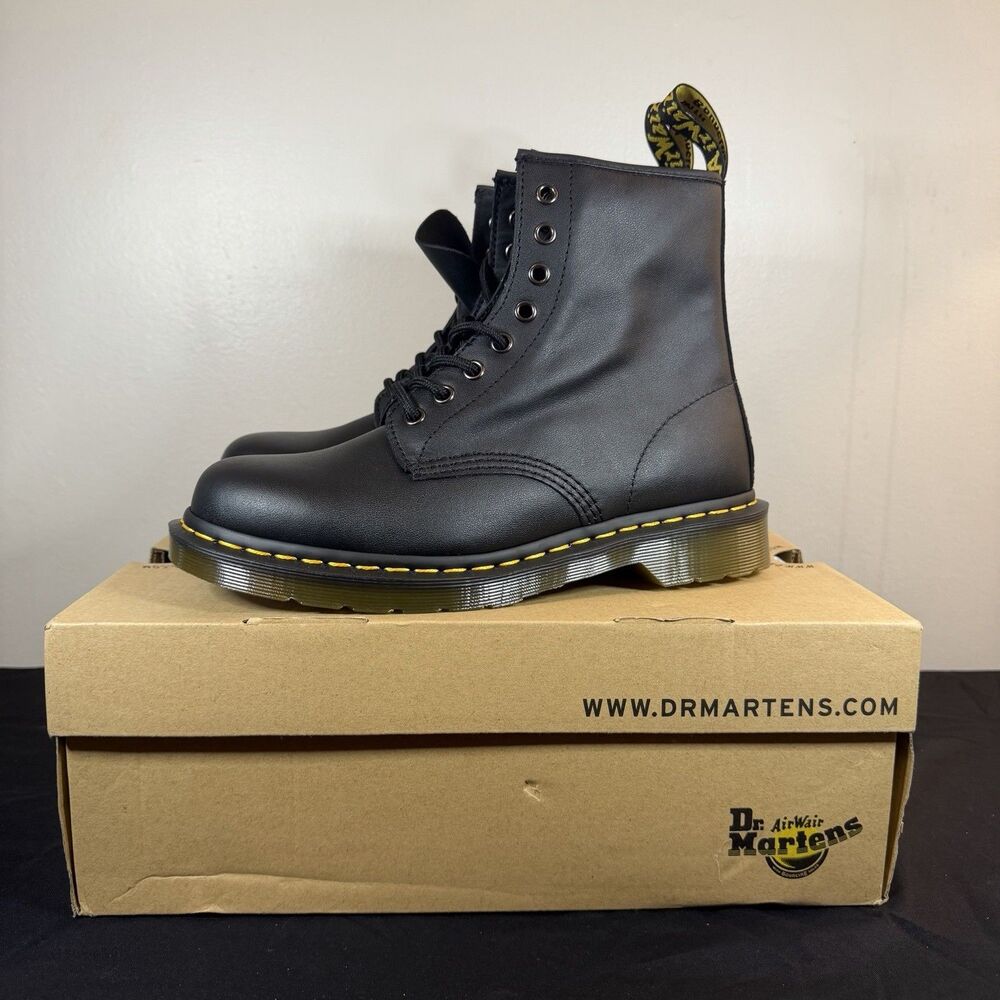 NWB Dr Martens 1460 Softy T Leather Lace Up Boots Black Men 8 Women 9